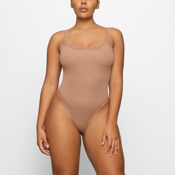 NWT SKIMS FITS EVERYBODY CORDED LACE CAMI BODYSUIT IN SIENNA - Picture 4 of 7